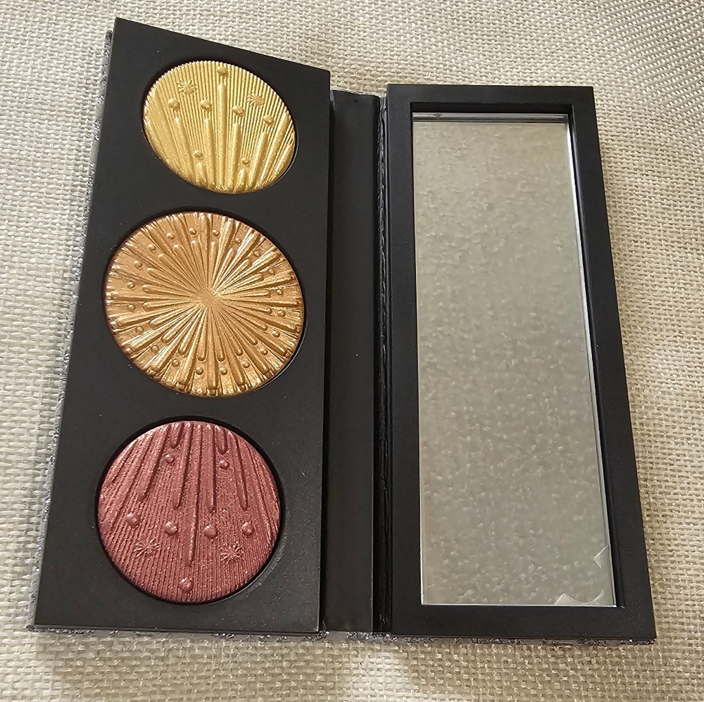 MAC Cosmetics Flashing Ice Extra Dimension Highlighter Trio Medium Deep Palette - Picture 5 of 9